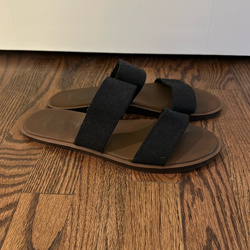 Black Sanuk sandals size 9
